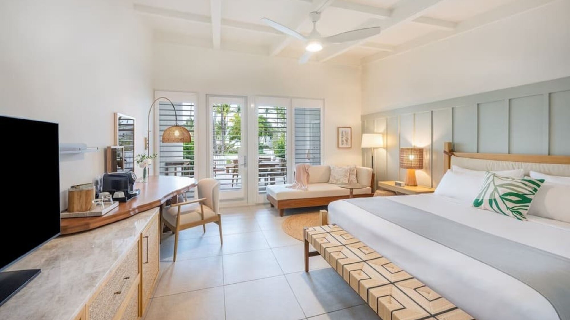 King room at Islander Resort Oceanside.