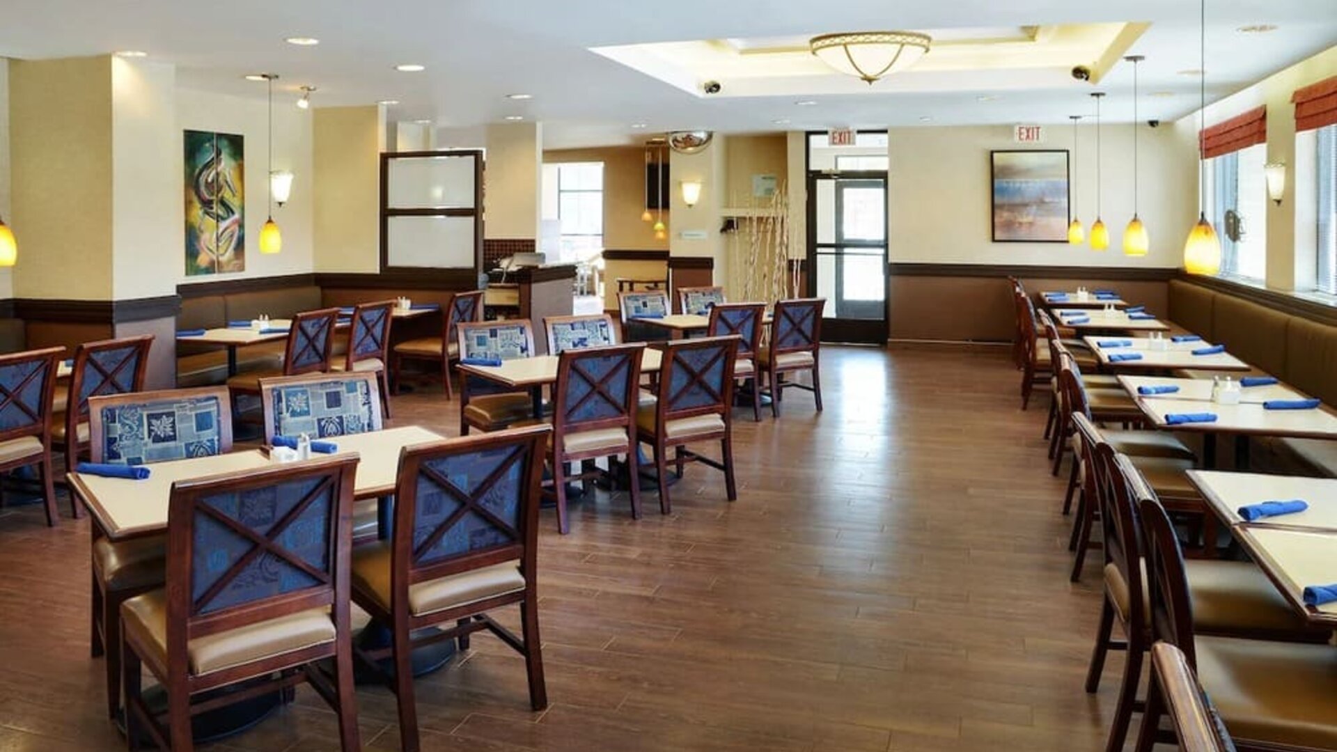 Dining area at Holiday Inn Winnipeg Downtown.