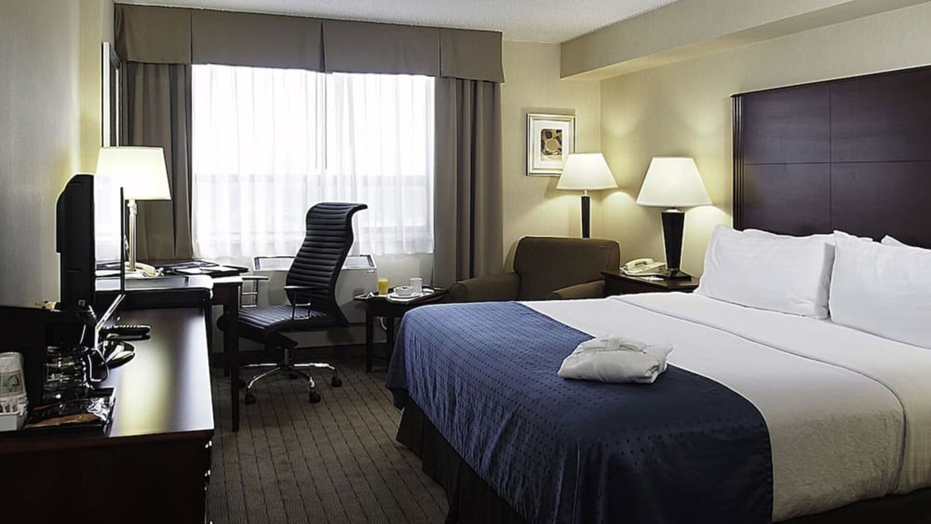 Standard day use room with work desk at Holiday Inn Winnipeg Downtown.