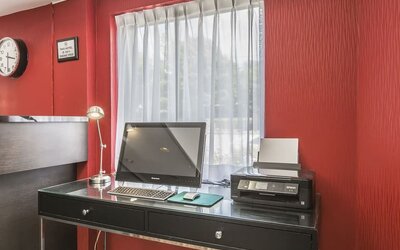 Business desk with computer and printer at Comfort Inn Sydney.
