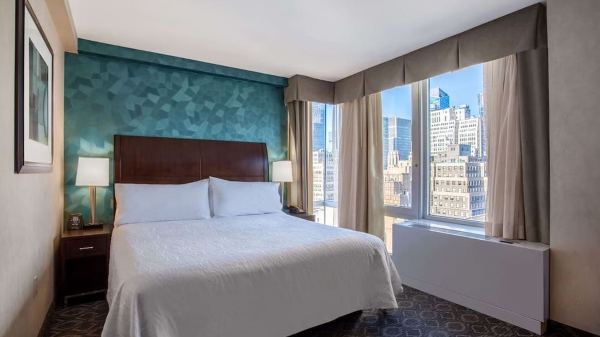 Day use room with natural light at Hilton Garden Inn New York/West 35th Street.