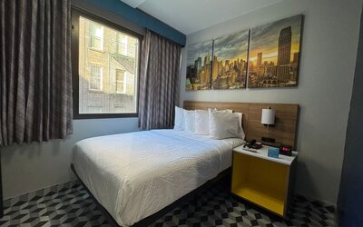 King room at Days Inn Chinatown NYC.