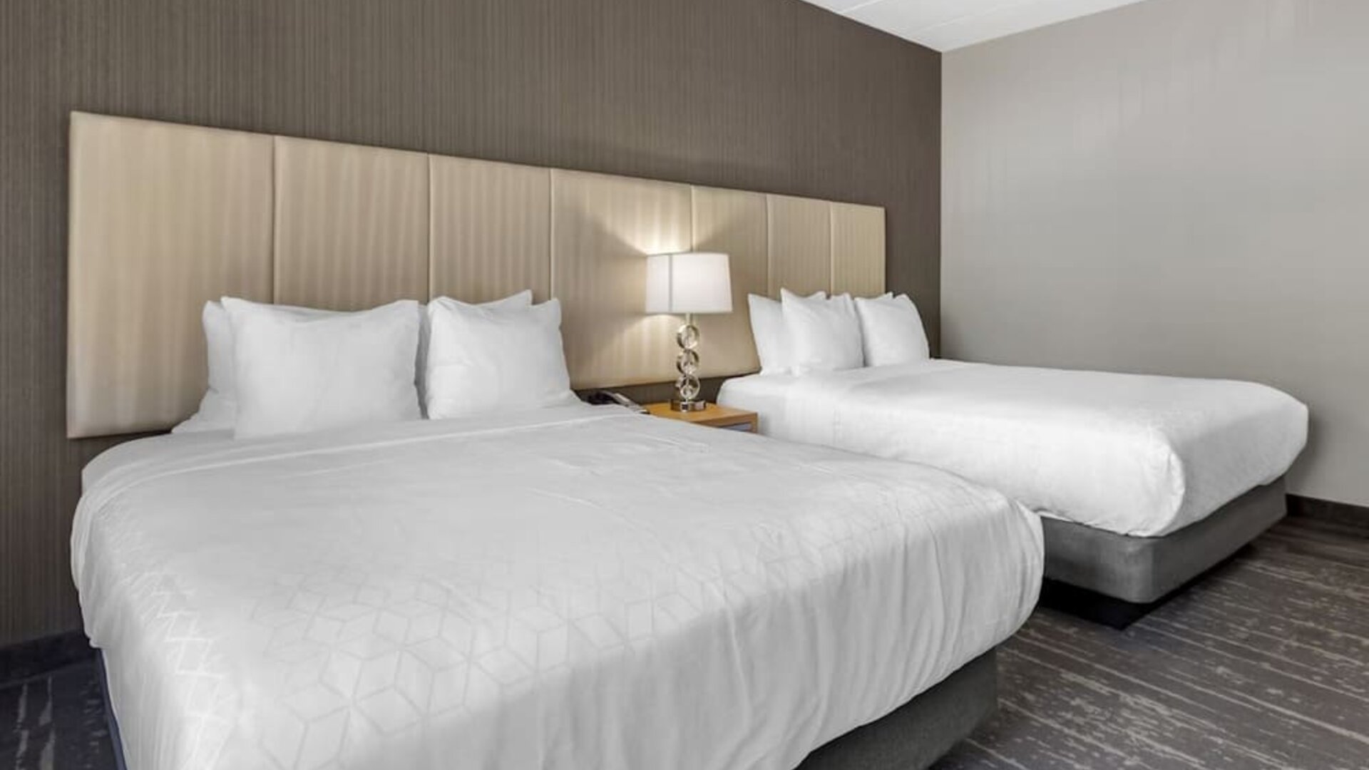 Queen beds at Amwell Suites Somerset Bridgewater.