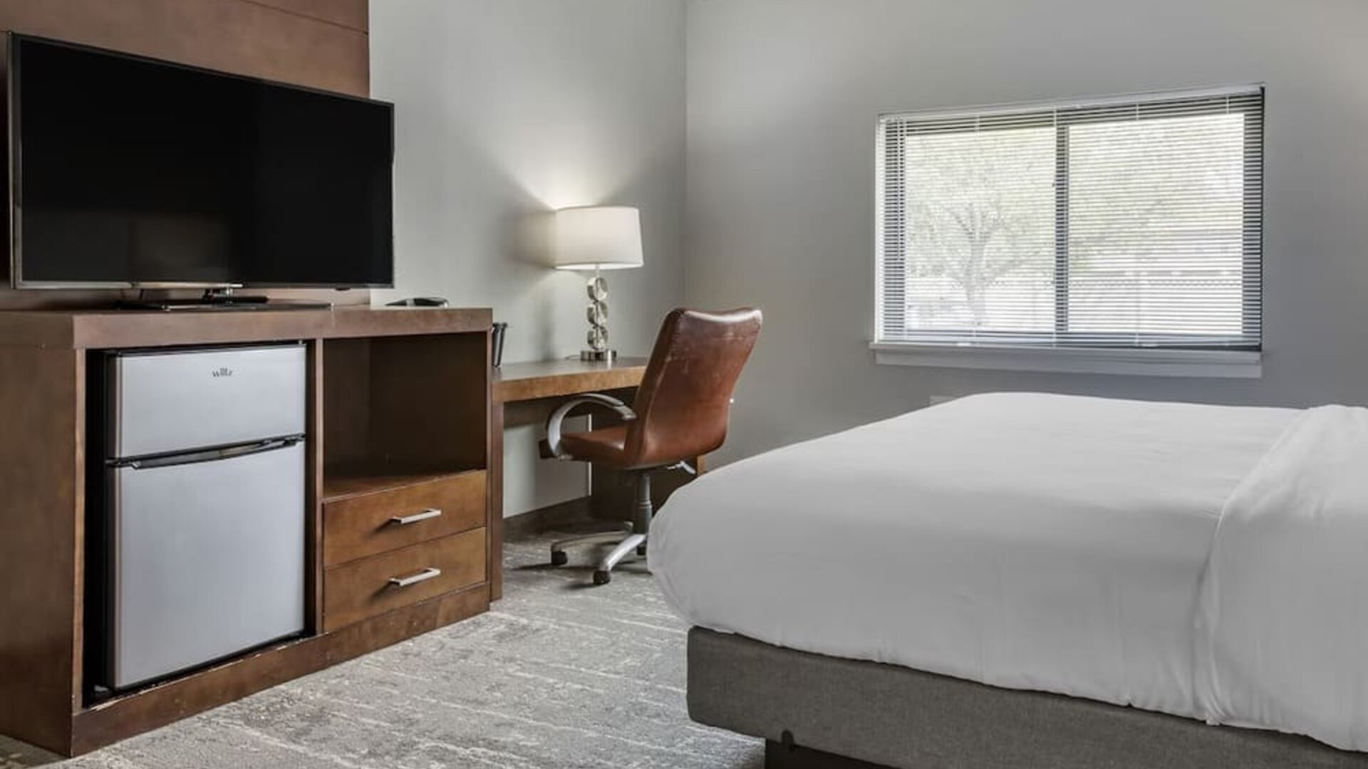 Romantic king with mini-fridge at Amwell Suites Somerset Bridgewater.