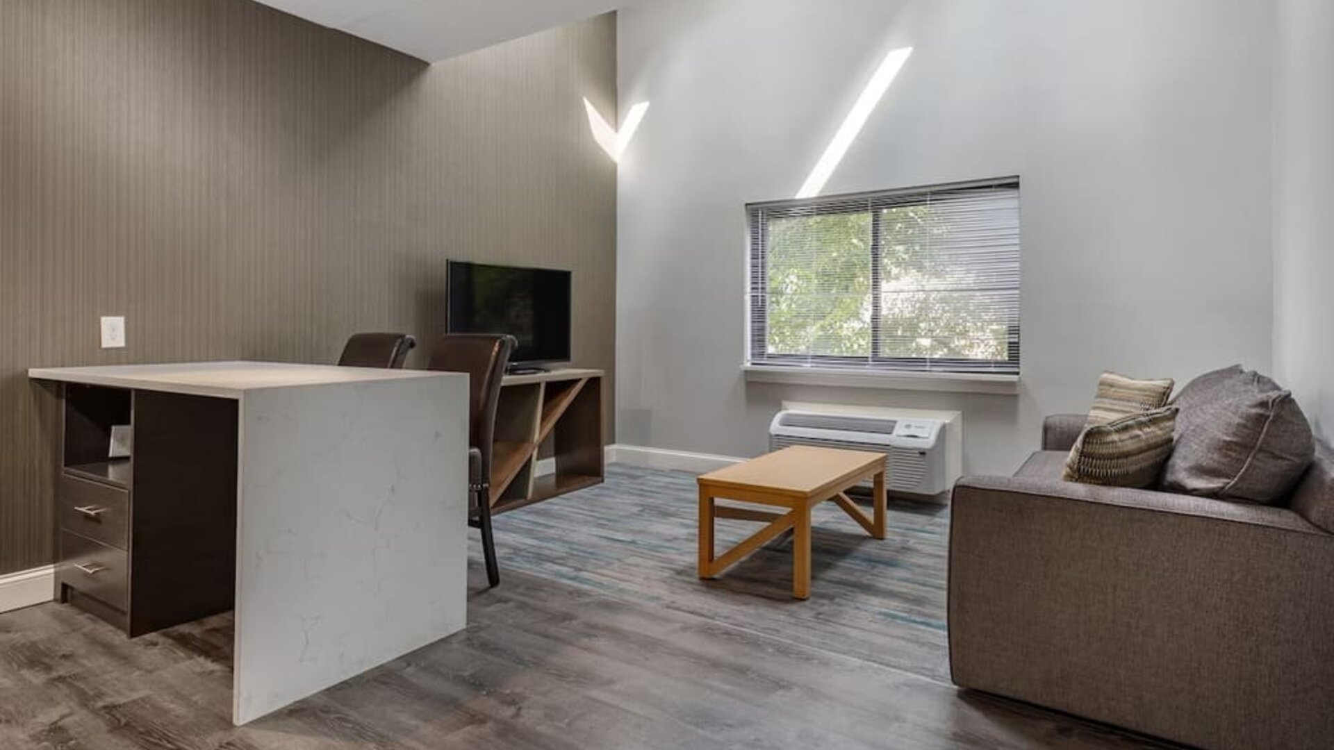 Lounge area at Amwell Suites Somerset Bridgewater.