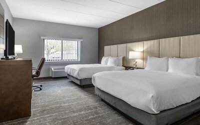 Queen beds at Amwell Suites Somerset Bridgewater.