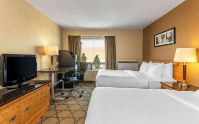 Day use twin room with work desk at Comfort Inn Truro.