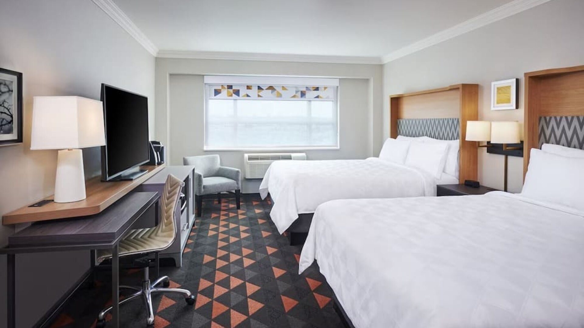 Day use twin room with work desk at Holiday Inn & Suites Oakville At Bronte.
