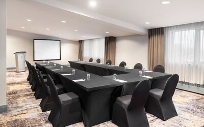 Professional meeting room at Holiday Inn Toronto Airport East.