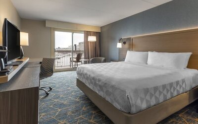 Standard day use room with work desk and balcony at Holiday Inn Kingston Waterfront.