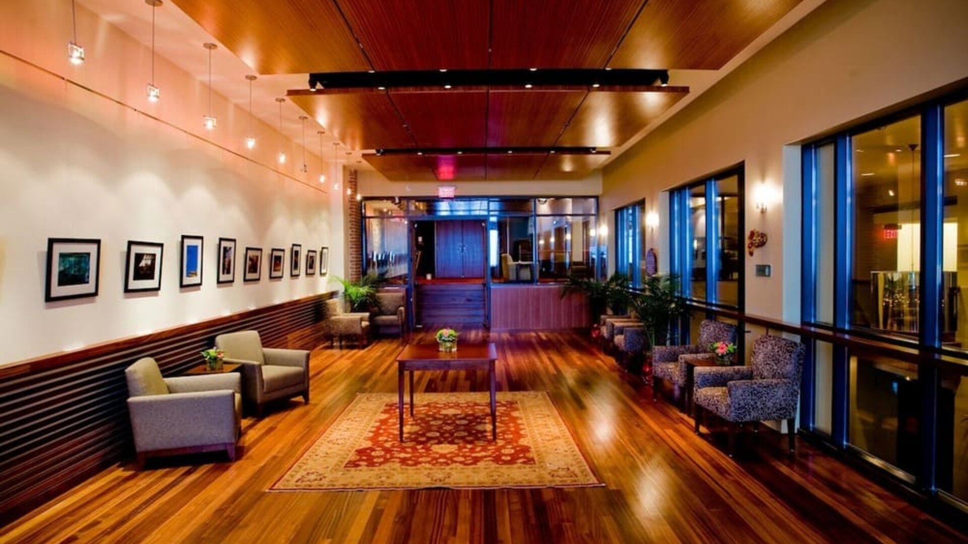 Lobby lounge at Holiday Inn Kingston Waterfront.