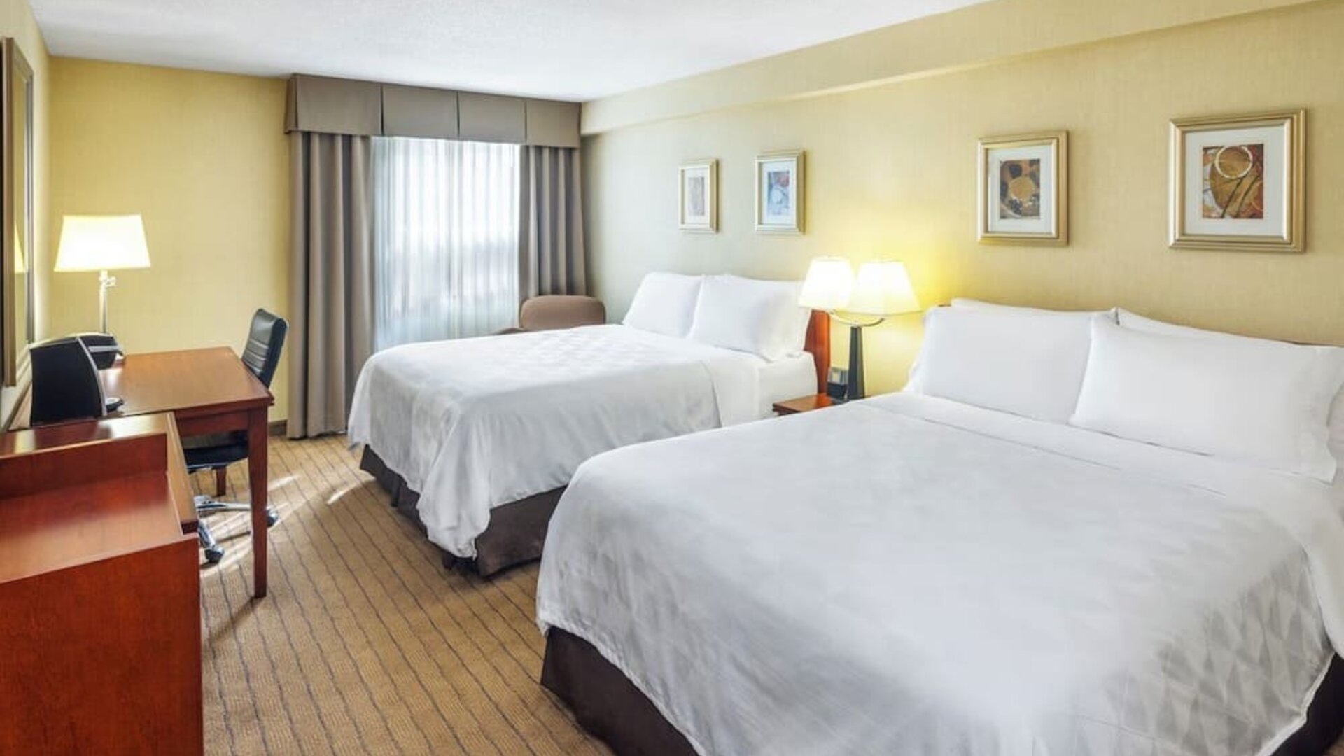 Day use twin room with work desk at Holiday Inn Laval Montreal.