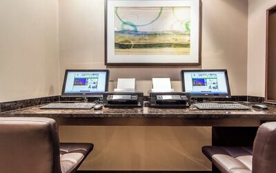 Business center with computers, printers and ergonomic chairs at Holiday Inn Laval Montreal.
