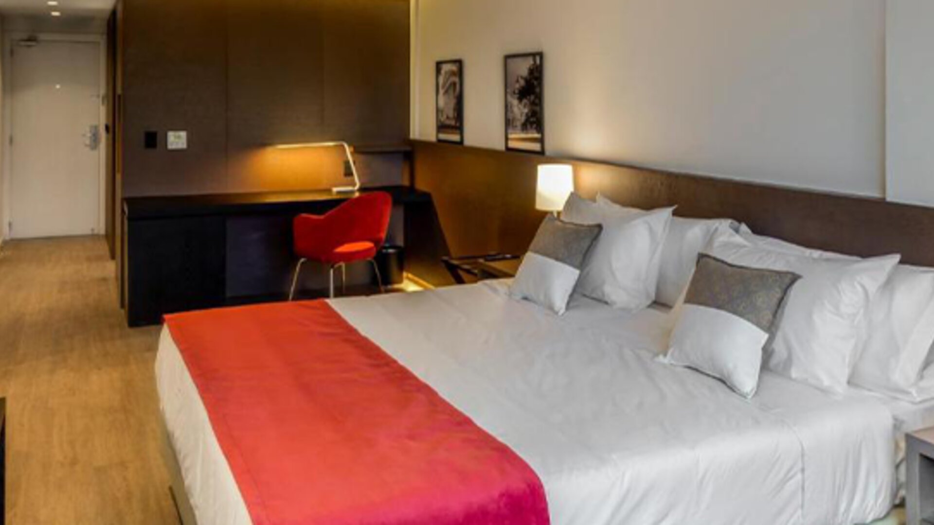 Dazzler by Wyndham La Plata