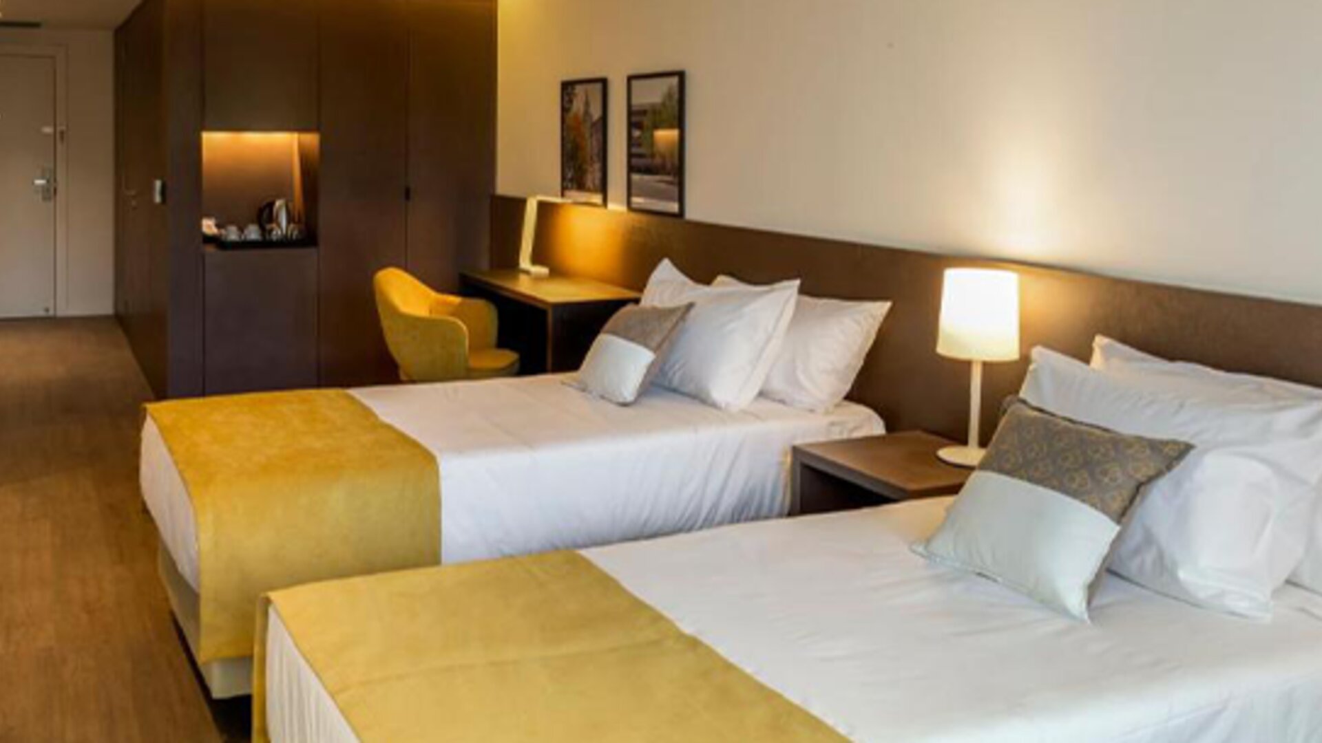 Dazzler by Wyndham La Plata