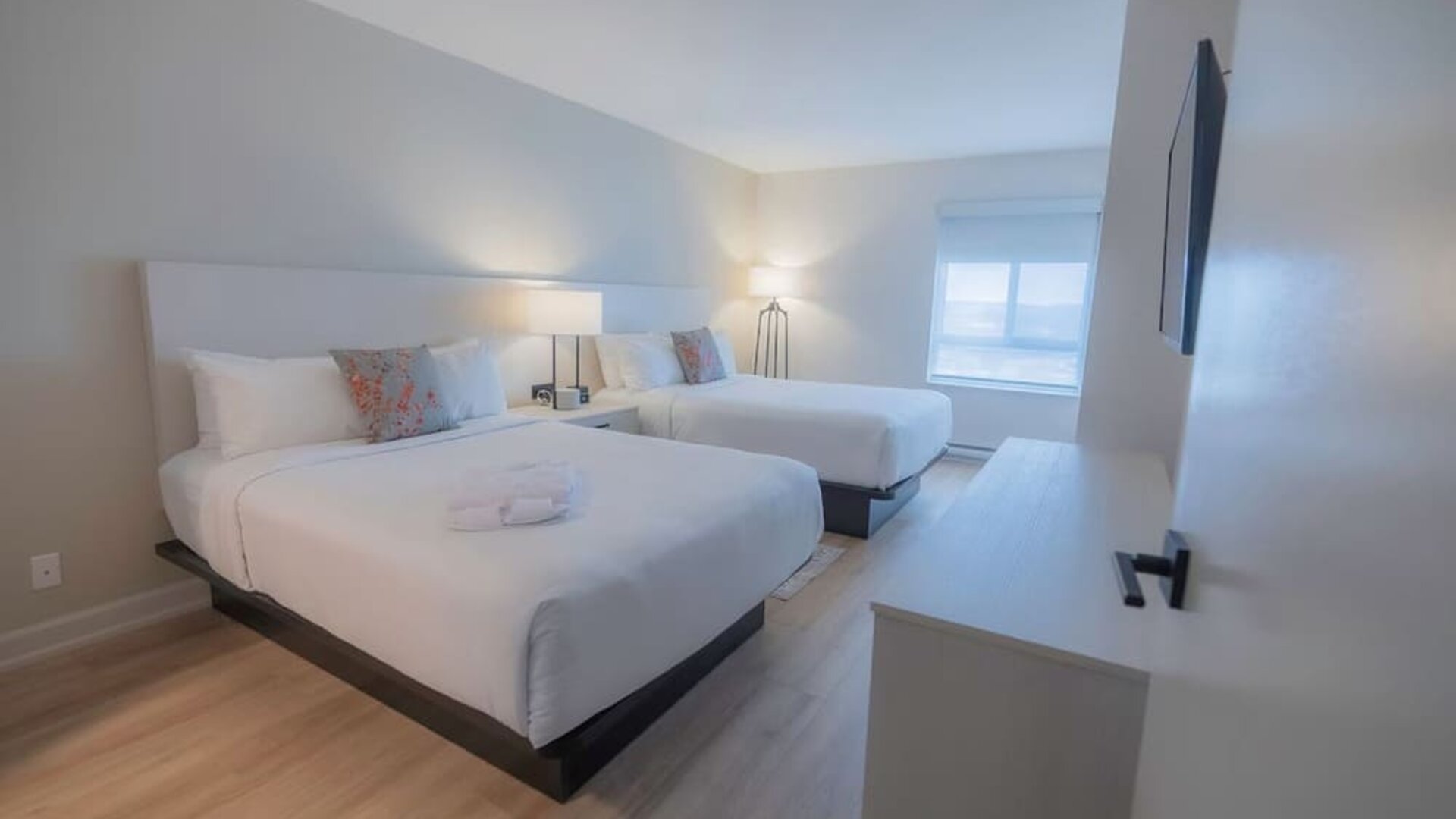 Day use twin room at Les Suites Hotel Ottawa.