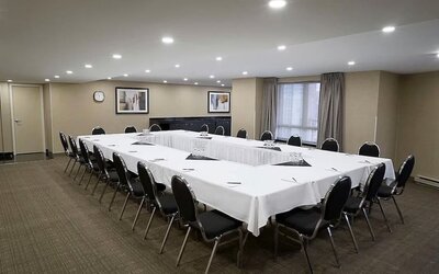 Professional meeting room at Les Suites Hotel Ottawa.