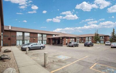 Hotel exterior and parking area at Comfort Inn Edmonton West.