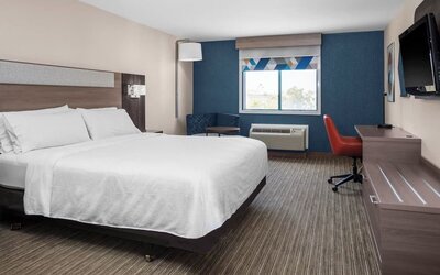 Day use room with work desk at Holiday Inn Express & Suites Hermosa Beach.
