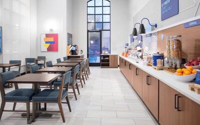 Dining area perfect for coworking at Holiday Inn Express & Suites Hermosa Beach.