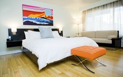 Day use room with sofa at Hotel Current.