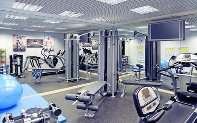Fully equipped fitness center at Mercure Hotel London Paddington.