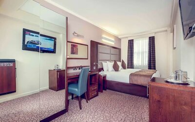 Day use king room at Mercure Hotel London Paddington.