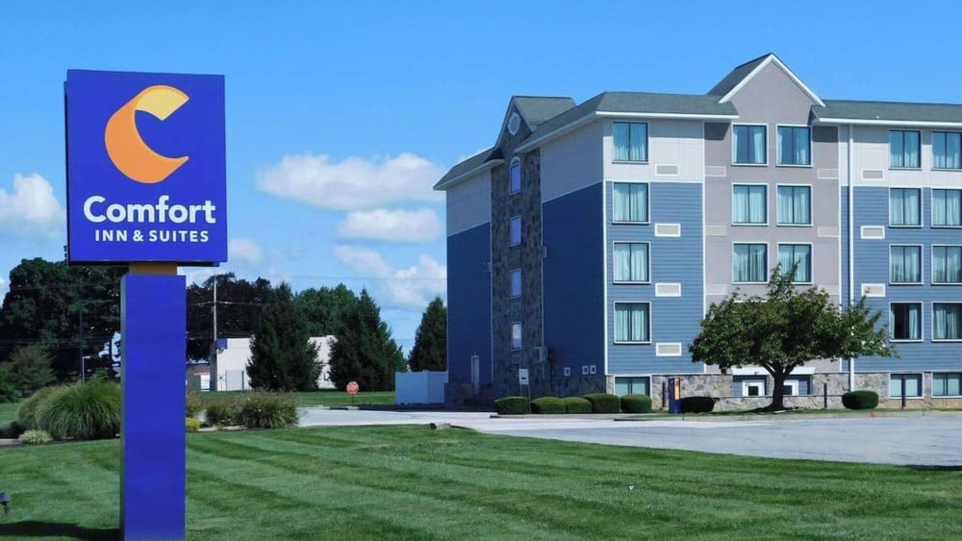 Hotel exterior at Comfort Inn & Suites Glen Mills – Concordville.