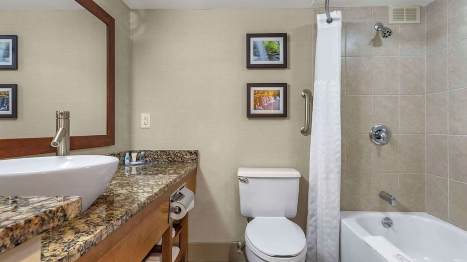 Guest bathroom with shower and tub at Comfort Inn & Suites Glen Mills – Concordville.