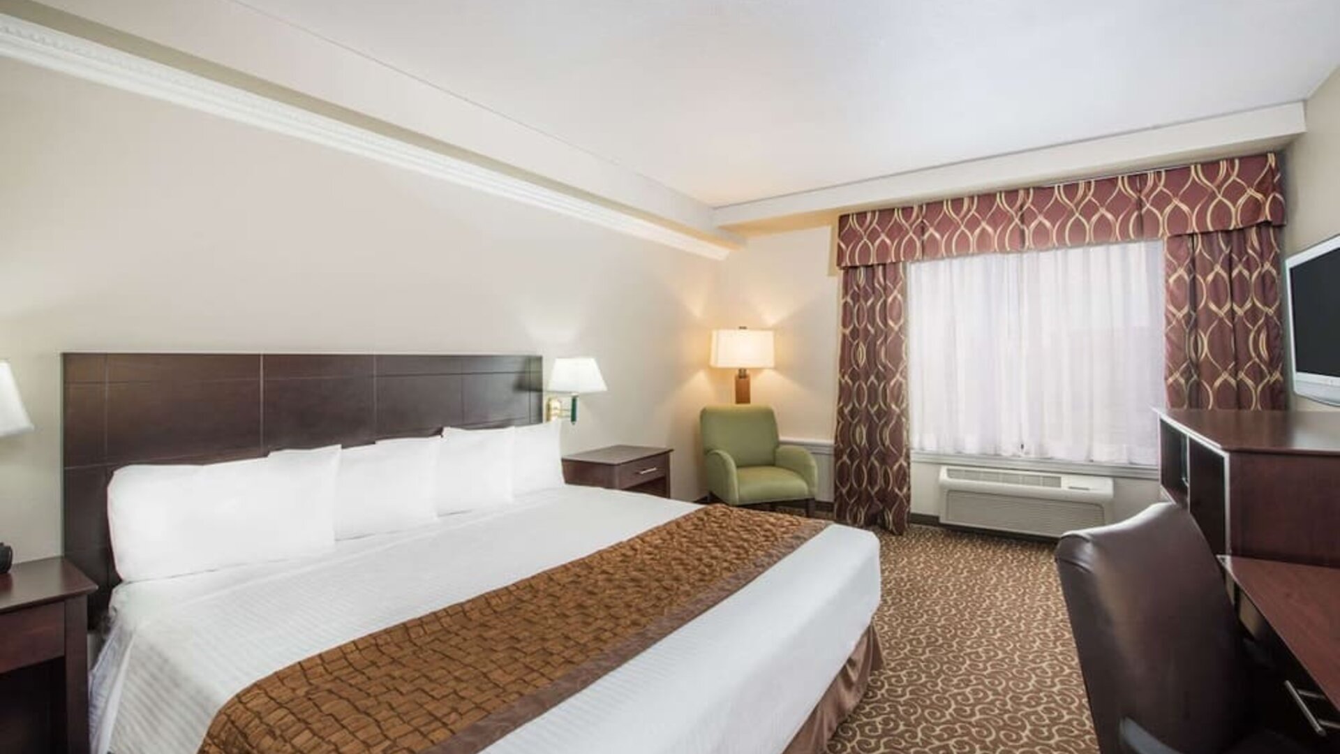 Day use room with natural light at Hawthorn Suites By Wyndham El Paso Airport.