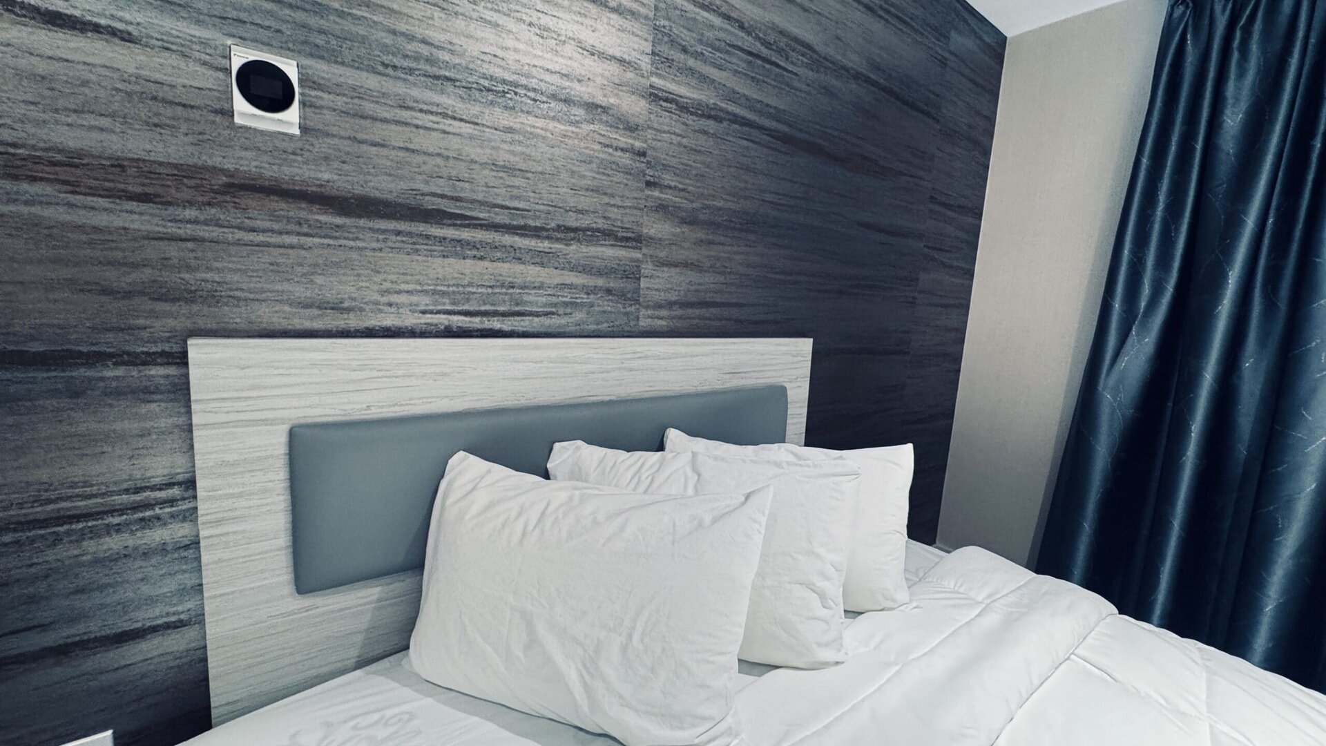 Romantic king room at Rose Hotel, Bronx.