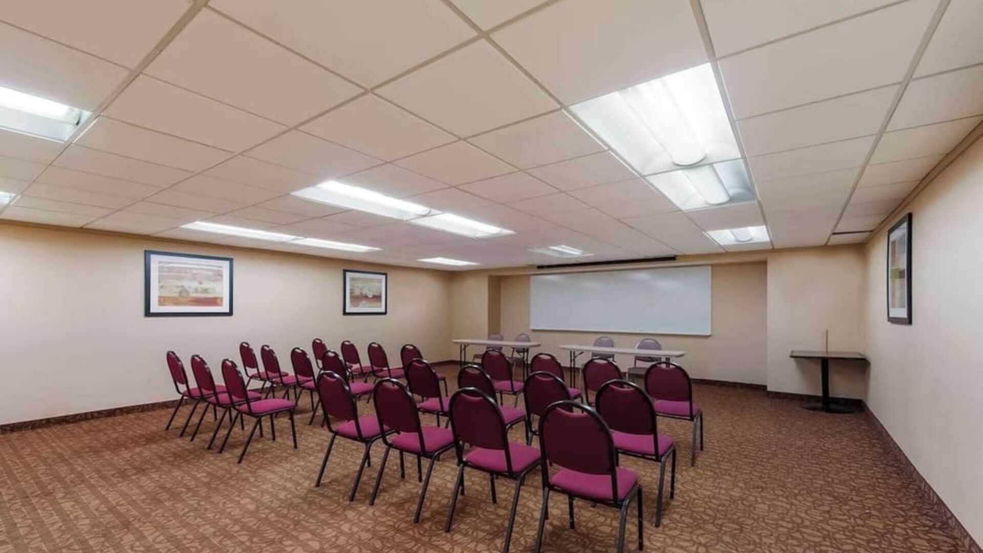 Meeting room at Best Western Executive Hotel Of New Haven-West Haven.