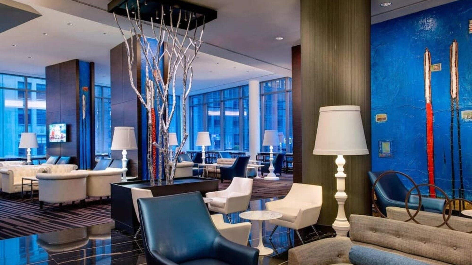 Lobby and coworking lounge at Courtyard By Marriott New York Manhattan/Central Park.