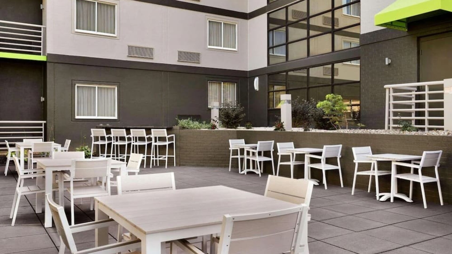 Outdoor seats available at Radisson Akron/Fairlawn.