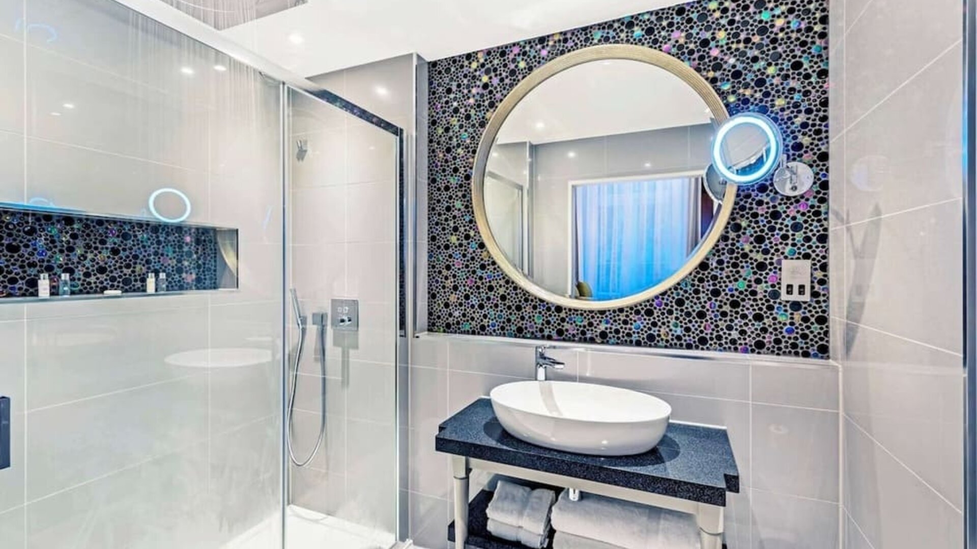 Guest bathroom with shower and free toiletries at Mercure Hotel London Hyde Park.