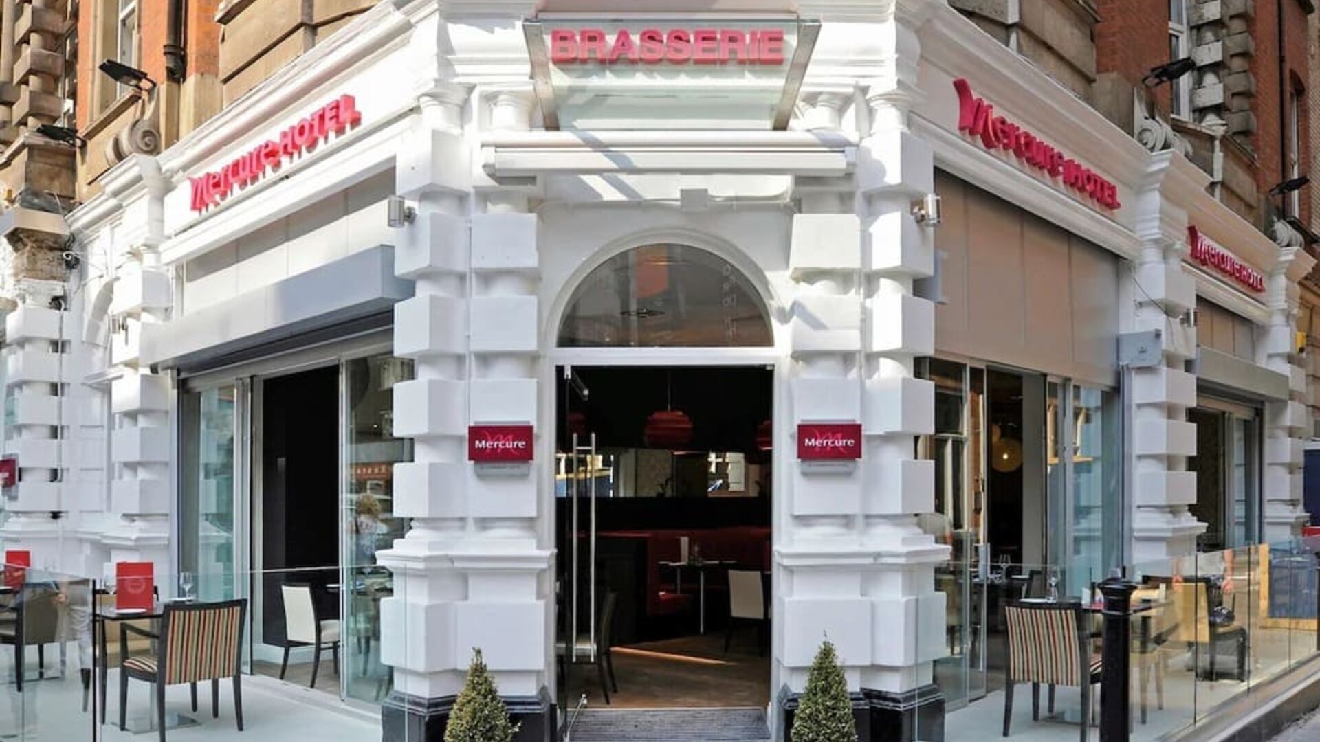 Hotel entrance at Mercure London Bloomsbury.