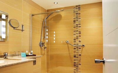 Guest bathroom with shower at Mercure London Bloomsbury.