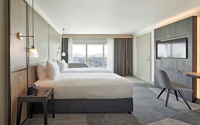 Day use twin room with TV screen, work desk and private bathroom at Hyatt Place London Heathrow Airport.