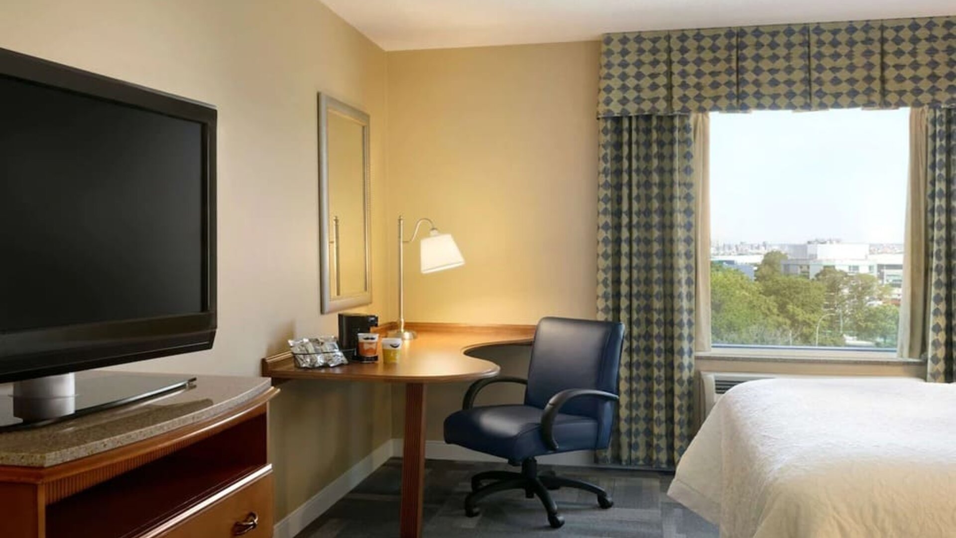 King room with TV at Hampton Inn New York - LaGuardia Airport.