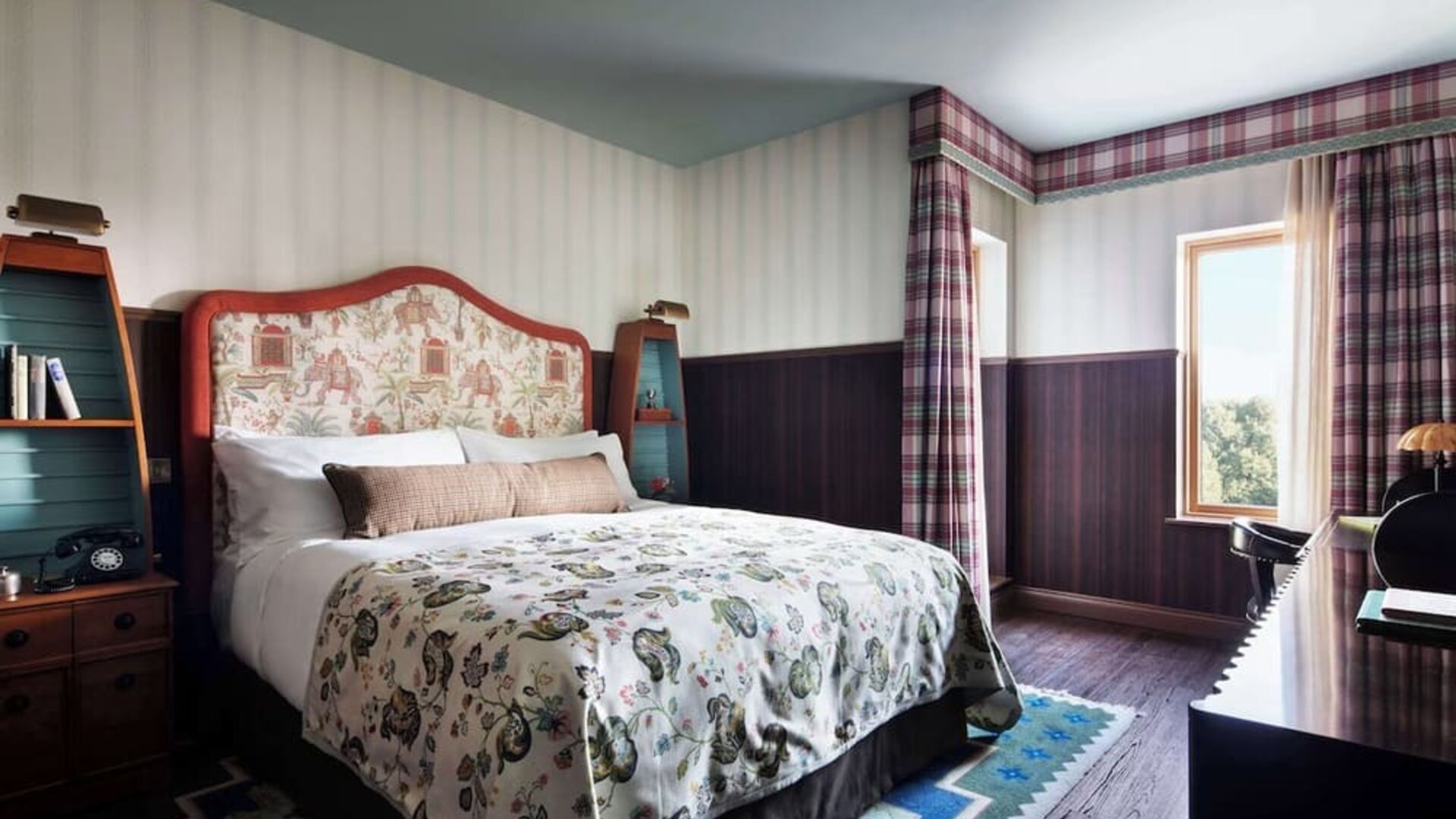 King room at Graduate By Hilton Cambridge.