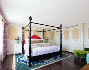 King room at Graduate By Hilton Cambridge.