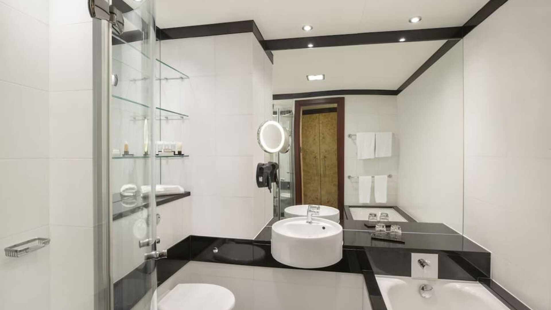 Guest bathroom with tub and free toiletries at Leonardo Royal St Paul's Hotel.