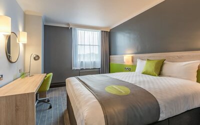 Day use room with work desk at Thistle Express London, Luton.