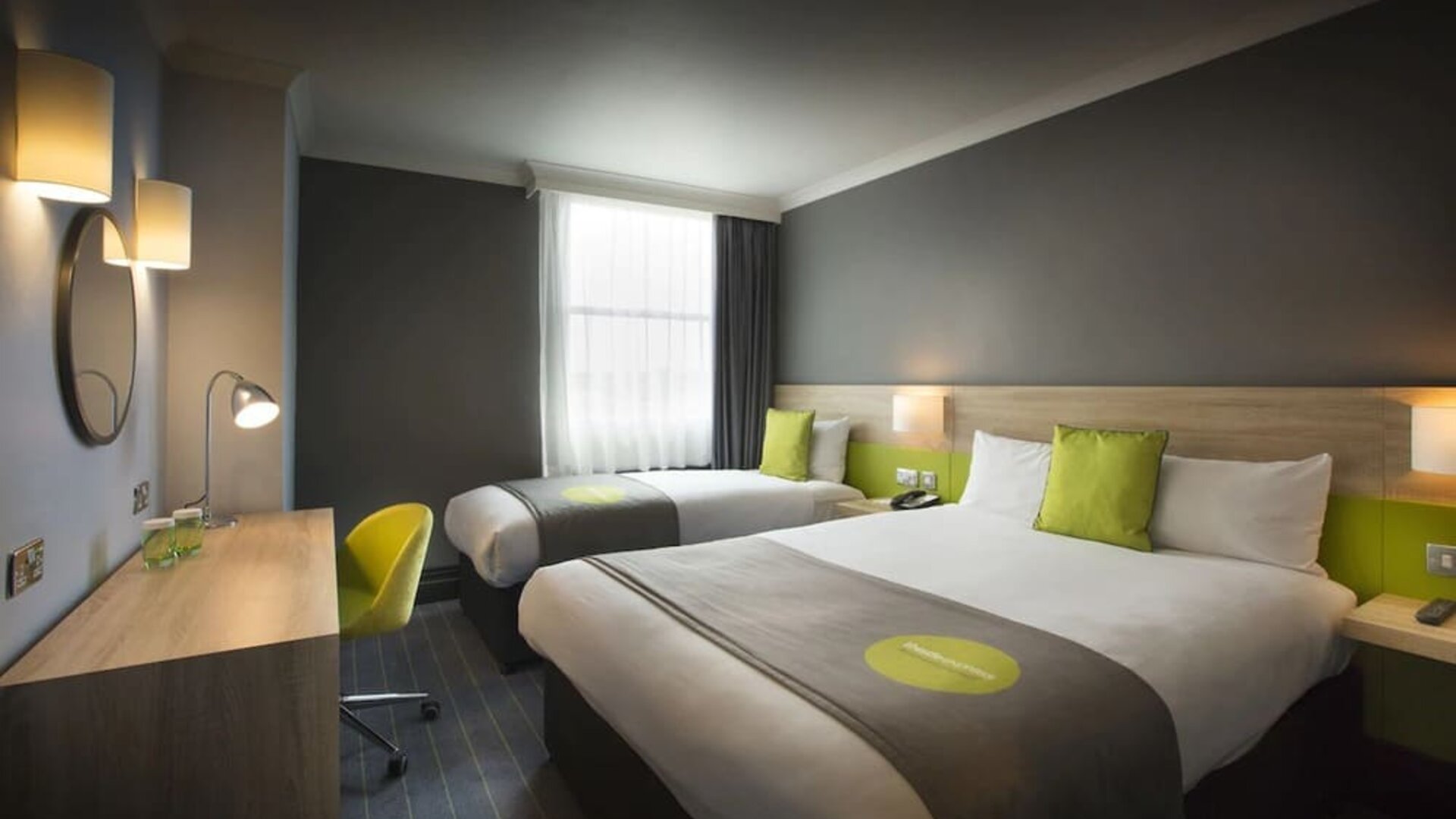 Day use twin room with work desk at Thistle Express London, Luton.