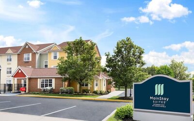 Hotel parking at MainStay Suites Mt. Laurel - Philadelphia.