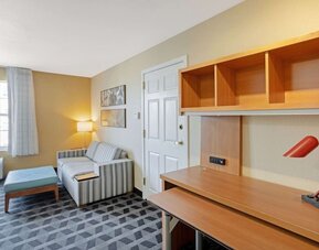 Work desk at MainStay Suites Mt. Laurel - Philadelphia.