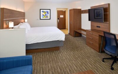Day use room with work desk at Holiday Inn Express & Suites Ottumwa.