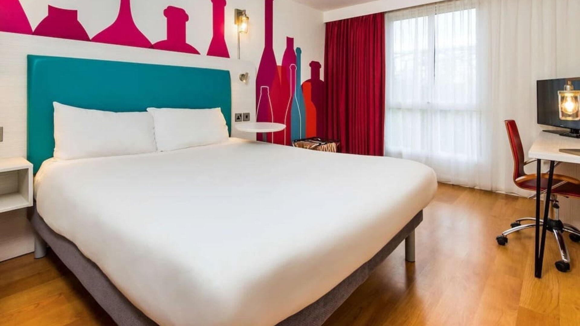 Standard day use room with work desk and private bathroom at Ibis Styles Barnsley.