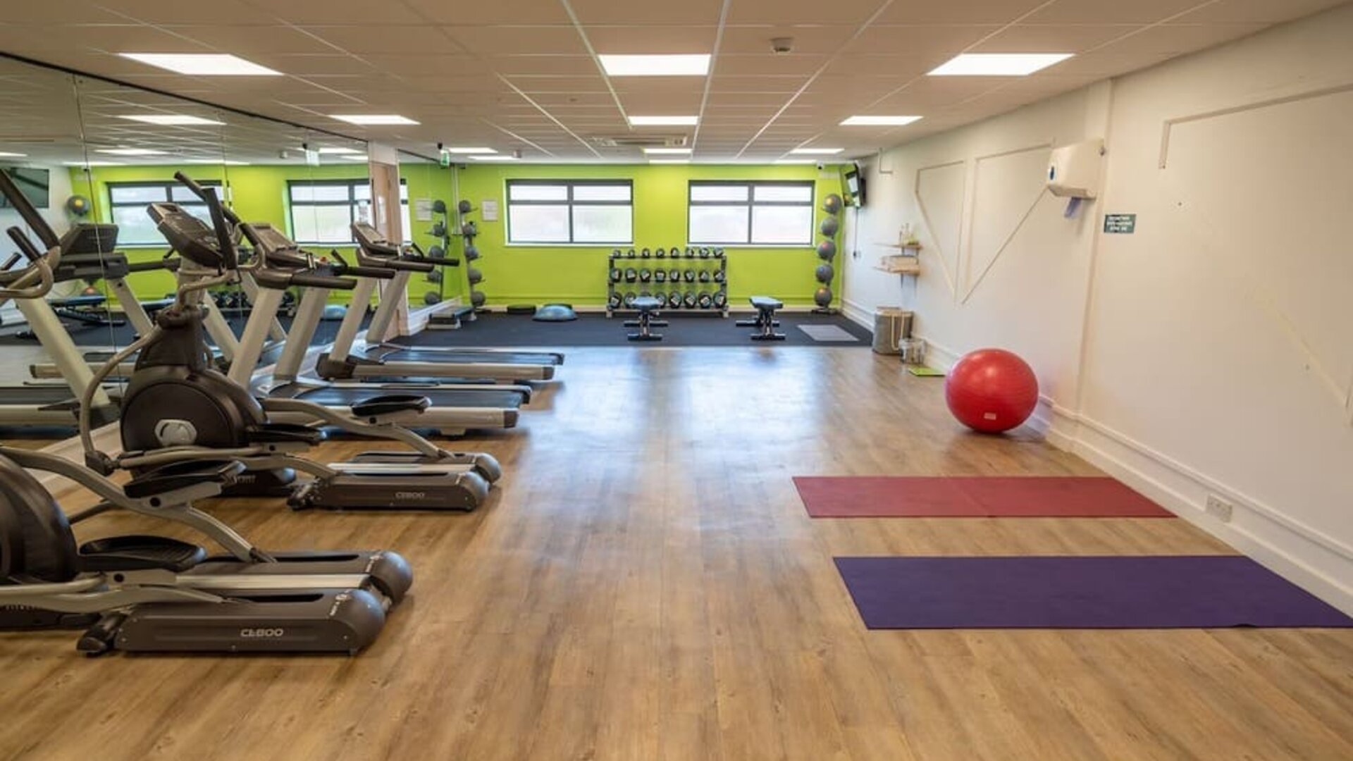 Fully equipped fitness center at Holiday Inn Leicester-Wigston.