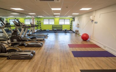 Fully equipped fitness center at Holiday Inn Leicester-Wigston.